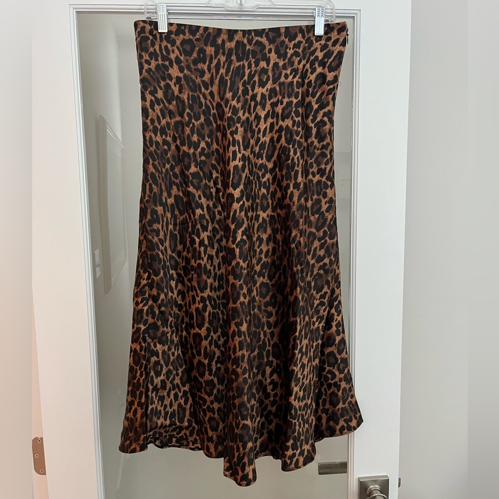 TALBOTS LEOPARD PRINT SATIN MIDI SKIRT SIZE 6 NWT! - Picture 3 of 5